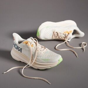 HOKA Clifton 9 Sneakers